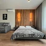 White Pearl Marinist