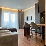 White Pearl Marinist Apartment