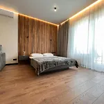 White Pearl Marinist