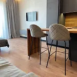 Apartment White Pearl Marinist