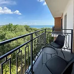 White Pearl Marinist