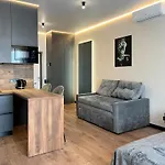 Apartment White Pearl Marinist *