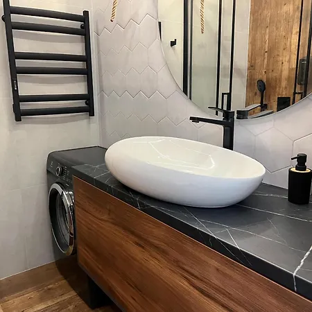 Apartment White Pearl Marinist *