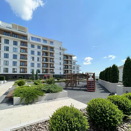 White Pearl Marinist Apartment *