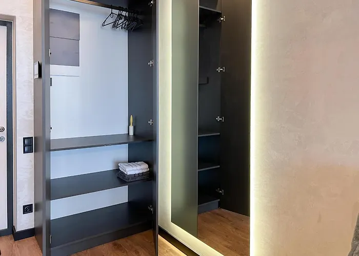 White Pearl Marinist Apartment