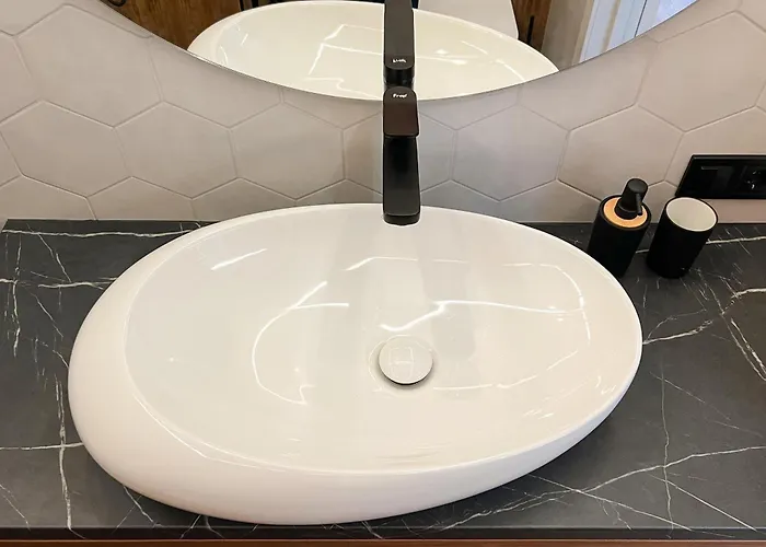 White Pearl Marinist Apartment *