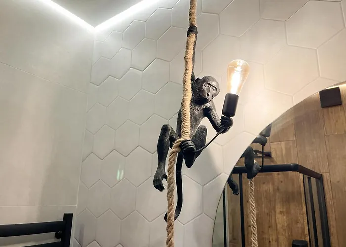 White Pearl Marinist Apartment