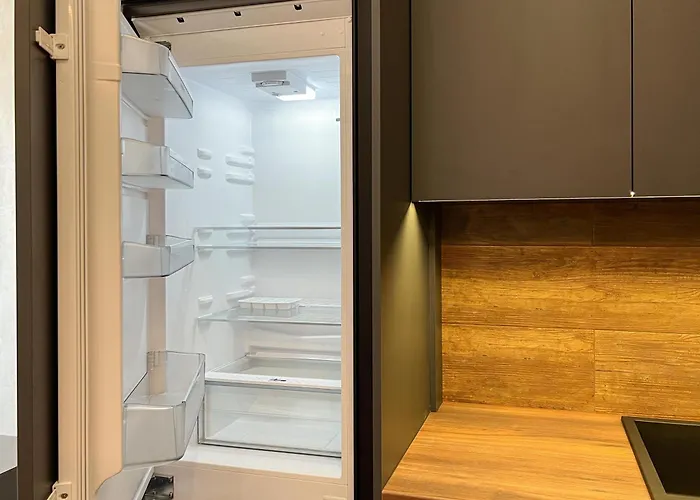 White Pearl Marinist Odesa