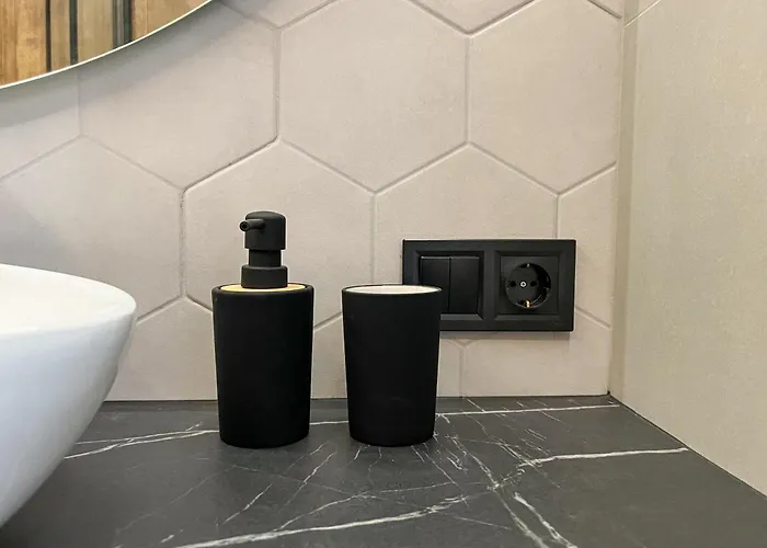 White Pearl Marinist Apartment