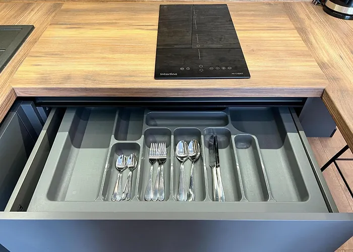 White Pearl Marinist Apartment