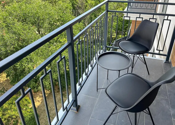 Apartment White Pearl Marinist