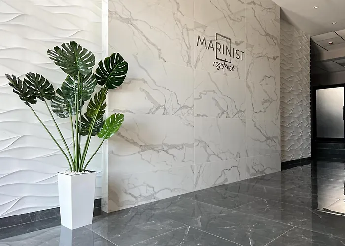 White Pearl Marinist Apartment